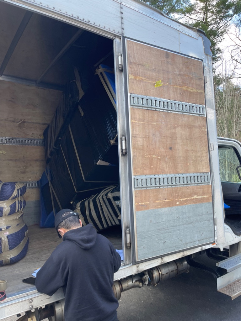 Photo by Noah Matheu of CR7 Moving and Storage - Large