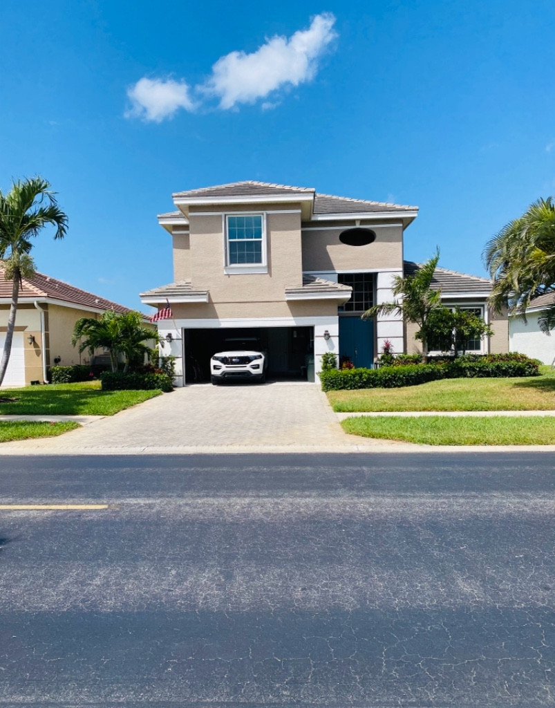 Photo by Nancy Voorhees Balenske of CR7 Moving and Storage - Large