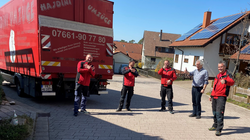 Photo by Gabriele Voigt of Hajdini Umzüge - Large