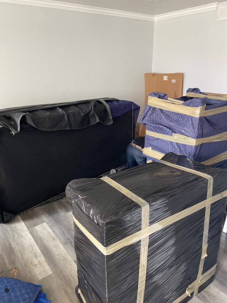 Second photo by Javier Gago of Safe Ship Moving Services - Large