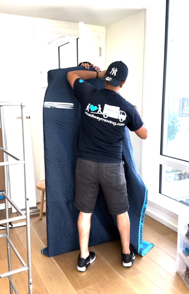 Second photo by Liz Hernandez of Roadway Moving - Large