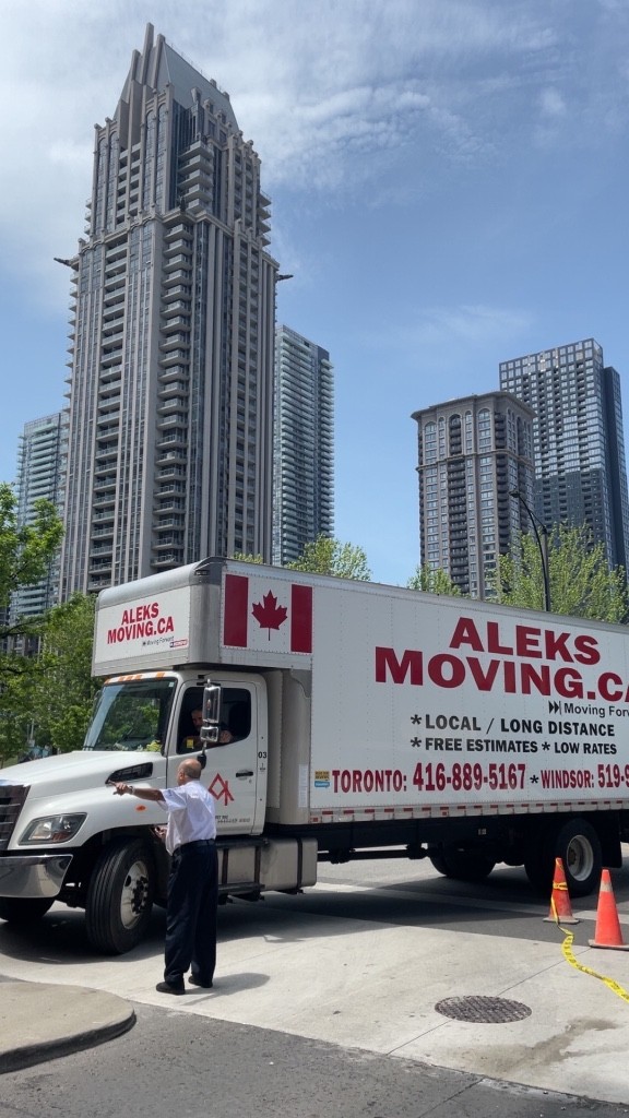 Photo by Abobakr Hamza of Aleks Moving - Large