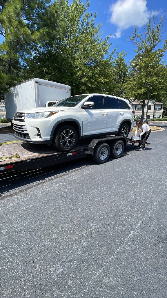 Second photo by Roberto Uzcategui of Sonic auto transport - Large