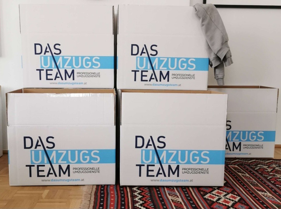 Photo by Alexandra Dond of DasUmzugsteam - Large
