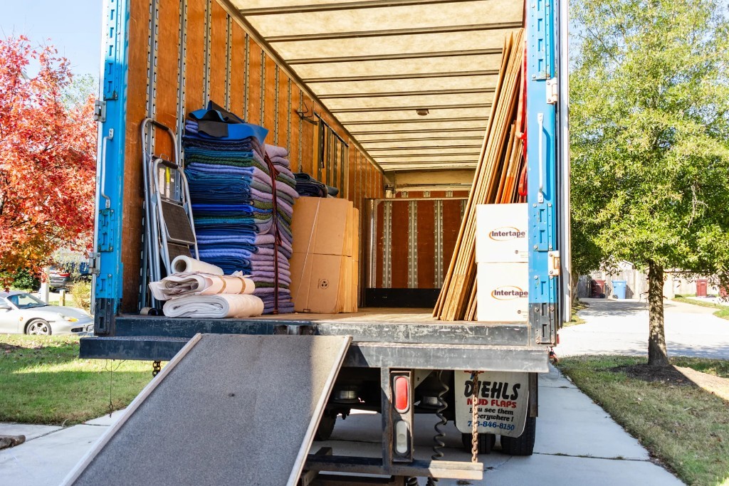 Photo by Sam Dan of Asata Van Lines - Large