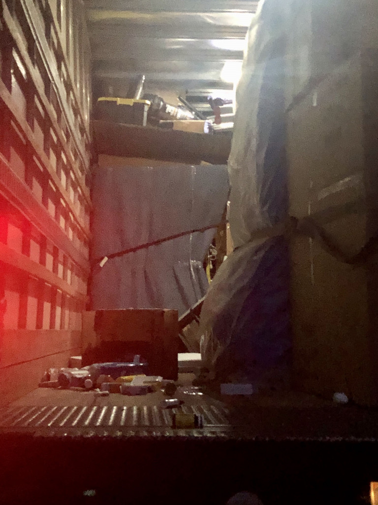 Second photo by Roxanne Jitomir of Oasis Moving and Storage - Large