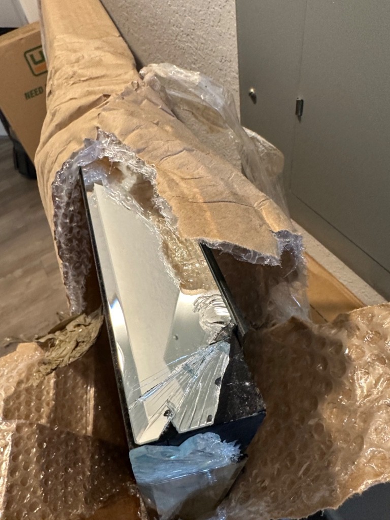 Photo by Elfi Martinez of International Van Lines - Large