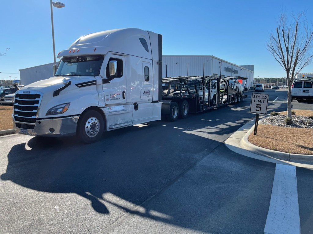 Photo by Mayra Gonzalez Quinones of Sonic auto transport - Large