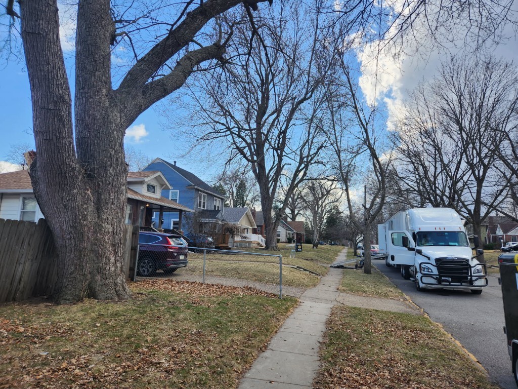 Photo by Milton Medley of MidAmerican Moving - Large