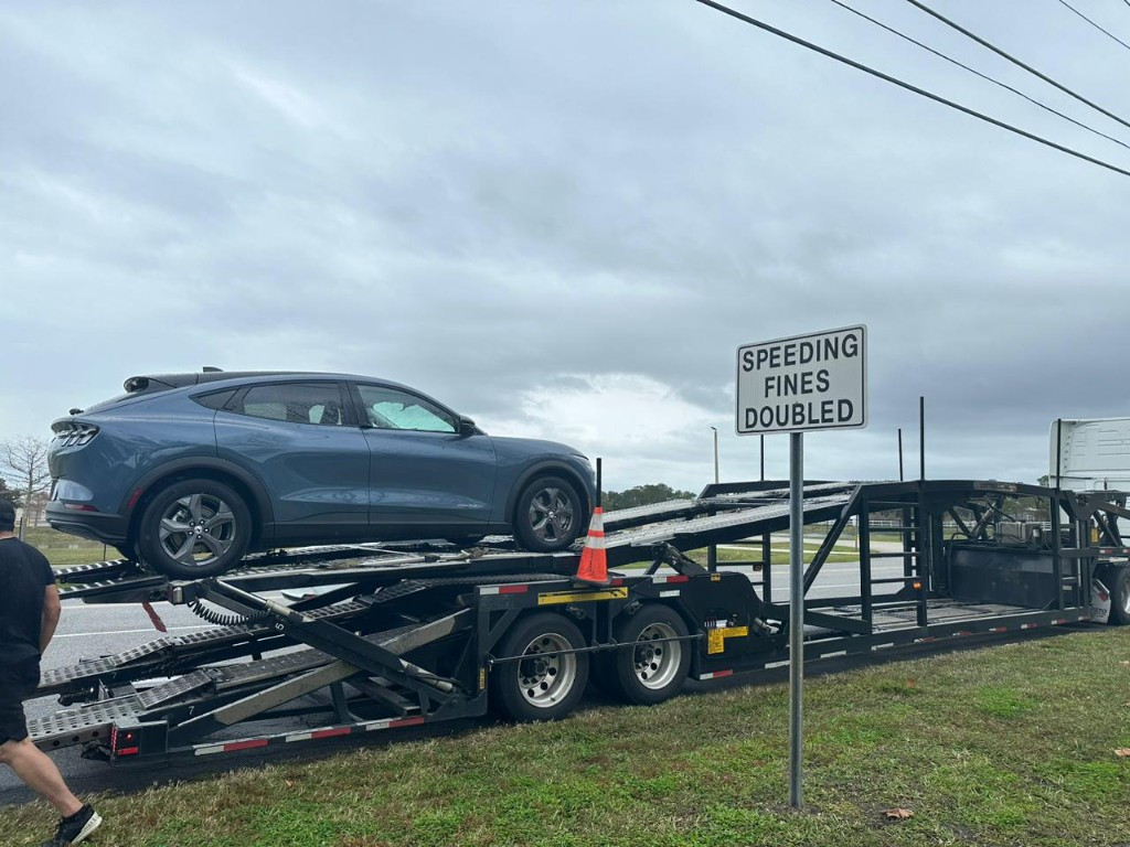 Photo by Lucas Crispi Cunha of Colibri Auto Transport Inc - Large