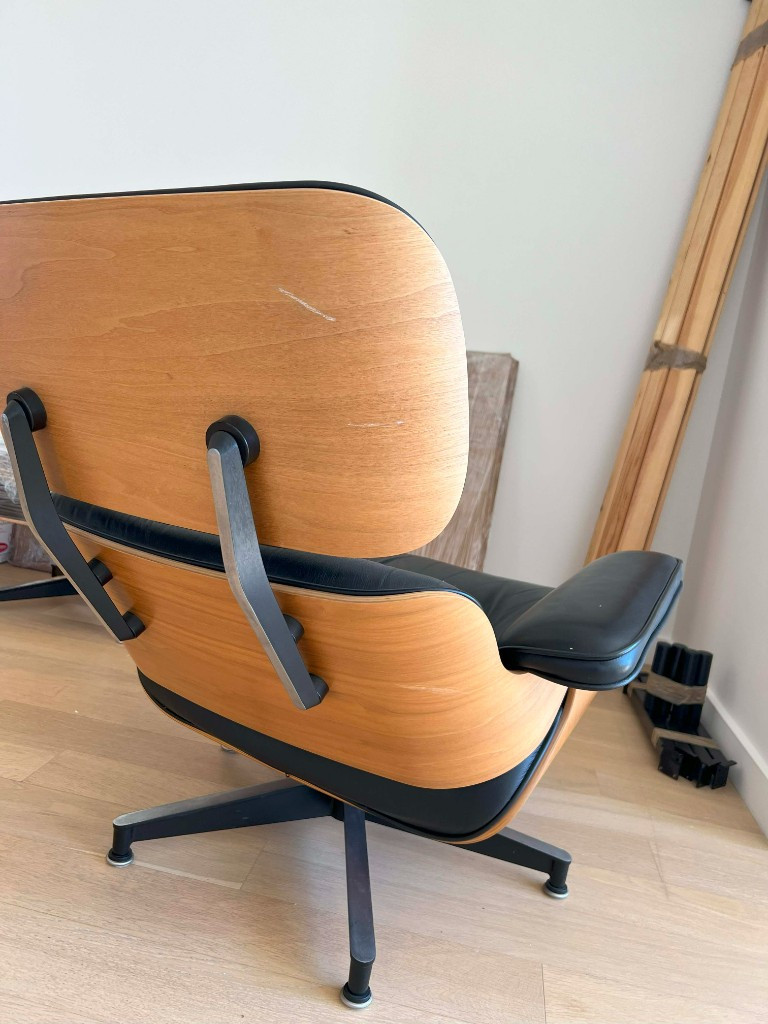 Second photo by Yama Karim of Dumbo Moving and Storage - Large