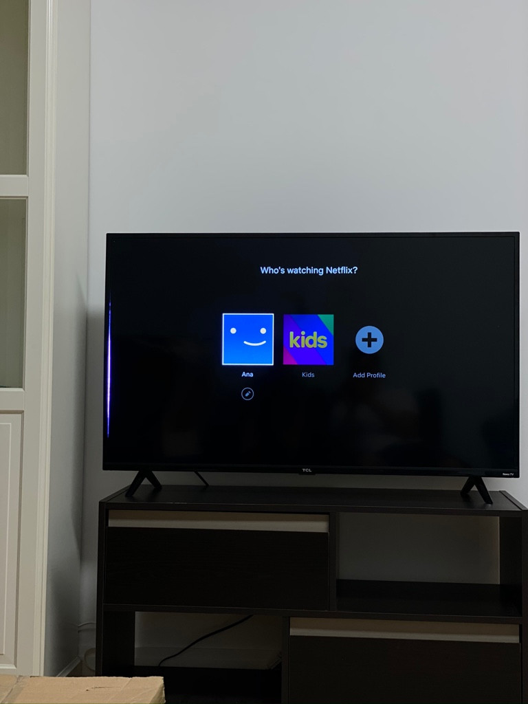 Second photo by Ana Guiu of Imperial Moving and Storage - Large