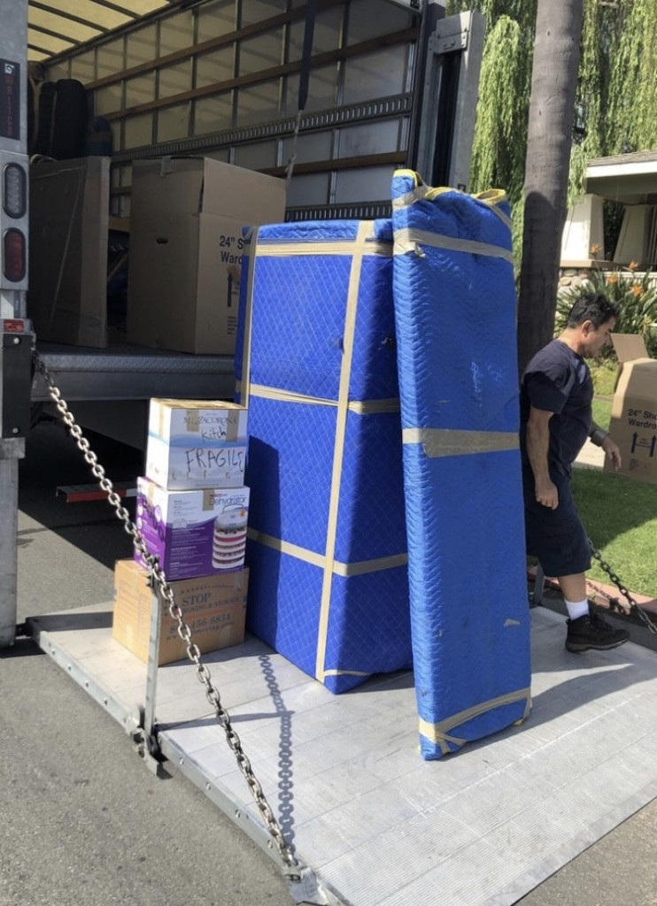 Photo by Nicholas Travani of US Interstate Van Lines - Large