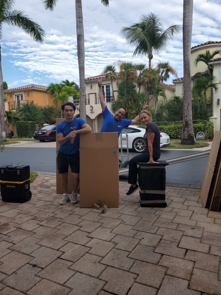 Photo by Julia Gil of 24/7 Logistic Services - Large