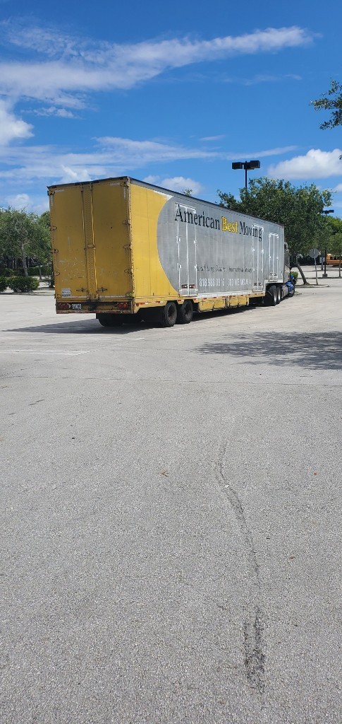 Photo by Maggie Vergara of Emerald Moving Logistics - Large