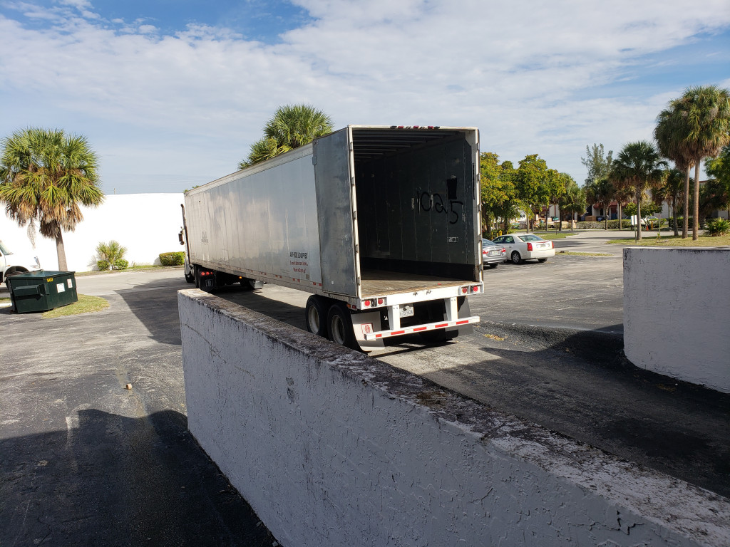 Photo by Fonda of GM Van Lines - Large