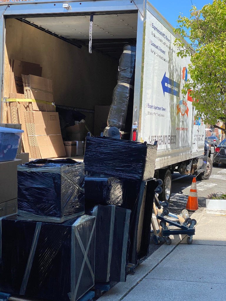 Photo by Vicente Batz of NYC Great Movers - Large