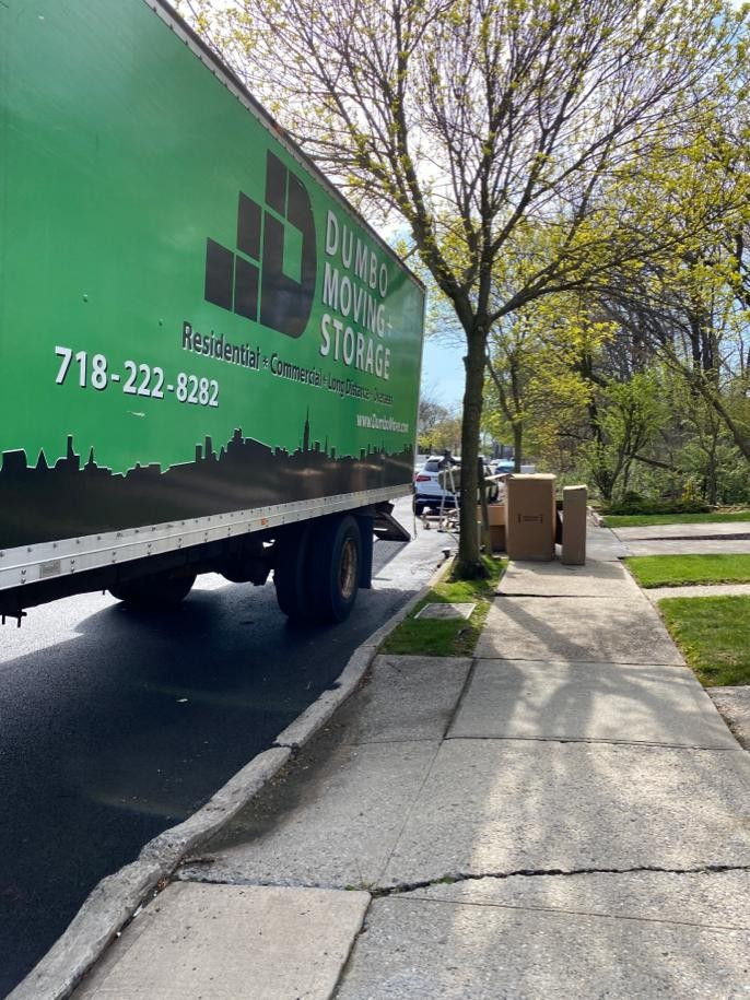 Photo by Antonino Sciortino of Dumbo Moving and Storage - Large