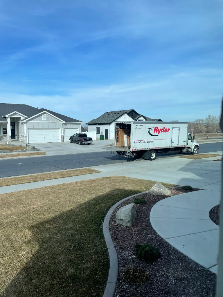 Photo by Brooke Wiberg of Southern Guarantee Moving and Storage - Large