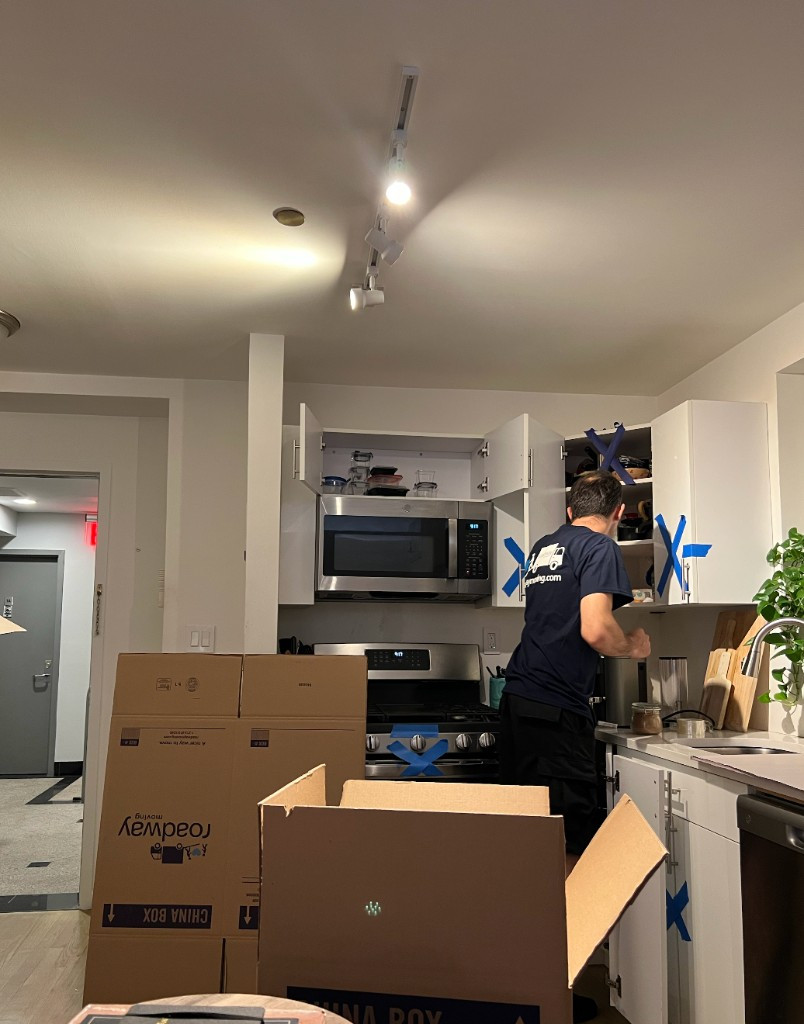 Second photo by Alondra Santamaria of Roadway Moving - Large