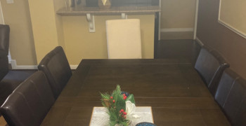 Second thumbnail photo by Jessica Noelia of OM van Lines