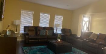 Thumbnail photo by Jessica Noelia of OM van Lines