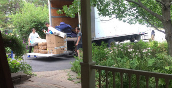 Thumbnail photo by Aimee Still of Smart Movers Canada