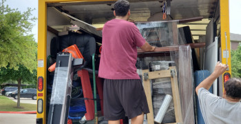 Thumbnail photo by Rita Sagarika of Metro Moving Company