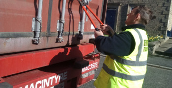 Thumbnail photo by Neil Flowers of Britannia Movers International