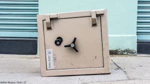 How to move a heavy safe by yourself